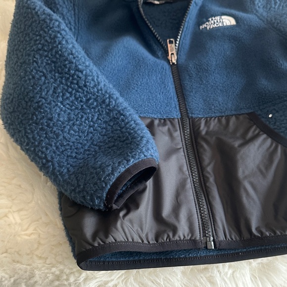 The North Face Navy and Black Fleece Hoodie - Picture 4 of 5